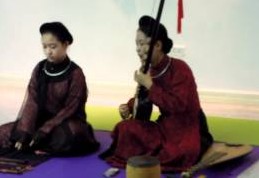 Watch Pham Thi Hue performing at Concordia International School Hanoi.